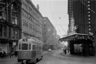 Canvas-taulu | Akustiikkataulu Aleksanterinkatu Mannerheimintieltä kuvattuna, joulukatu v.1960 MV Helsingin Kaupunginmuseo 4718